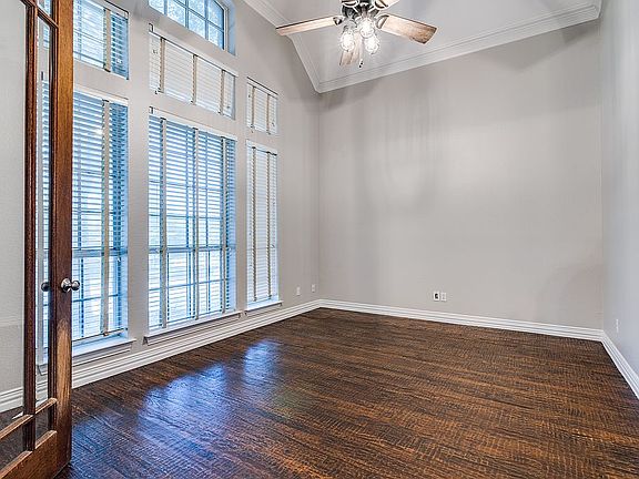 3rd image of 2709 Thorn Ln
