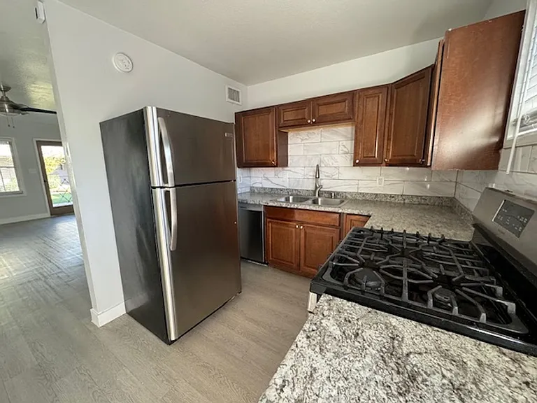 433-439 W Osborn Rd — Photo 15