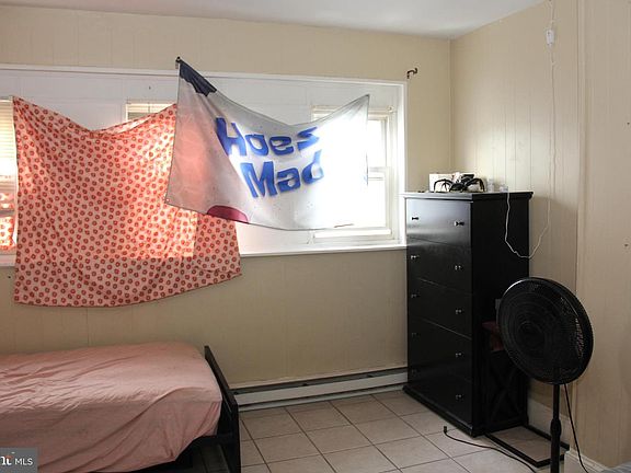 3rd image of 4811 Darrah St