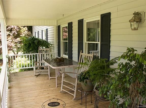 3rd image of 221 Beech Brook Ln