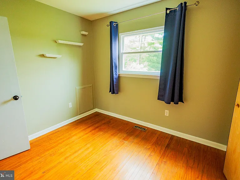 300 Macclelland Ave — Photo 25