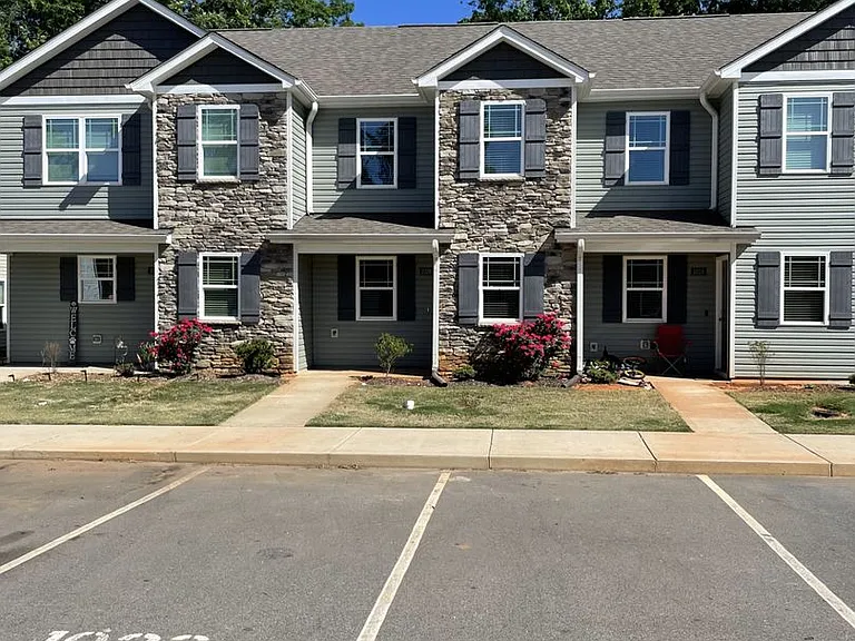 1028 Peony Ln — Photo 13