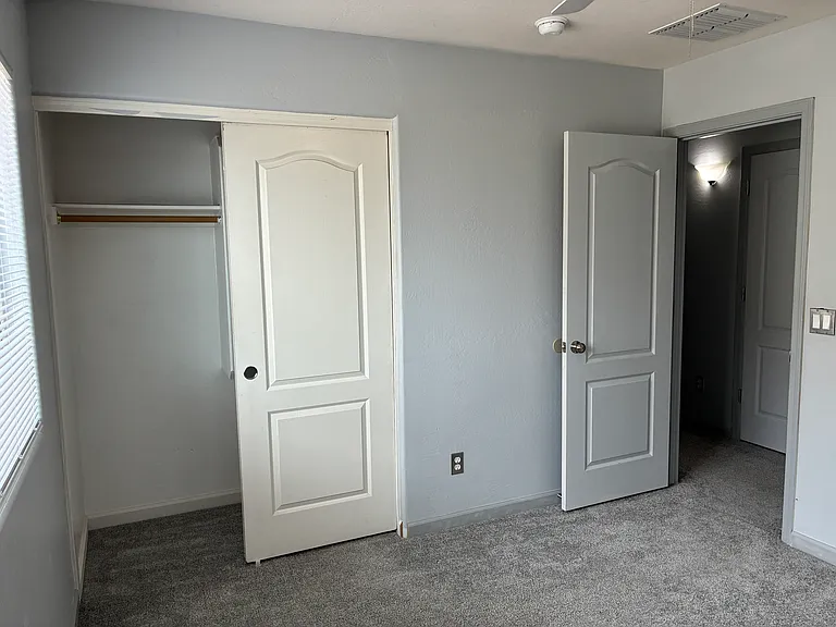 25550 W Pioneer St — Photo 31