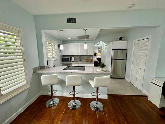 4th image of 530 15th St APT 103