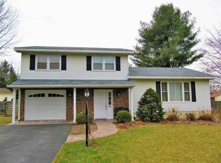 1 Tokay Ln, Niskayuna, NY 12309