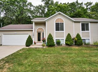 14917 Minetta Ave, Spring Lake, MI 49456