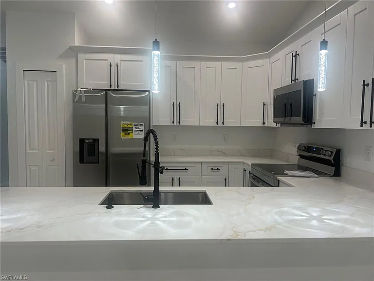 2403 Dogwood Ave N — Photo 5