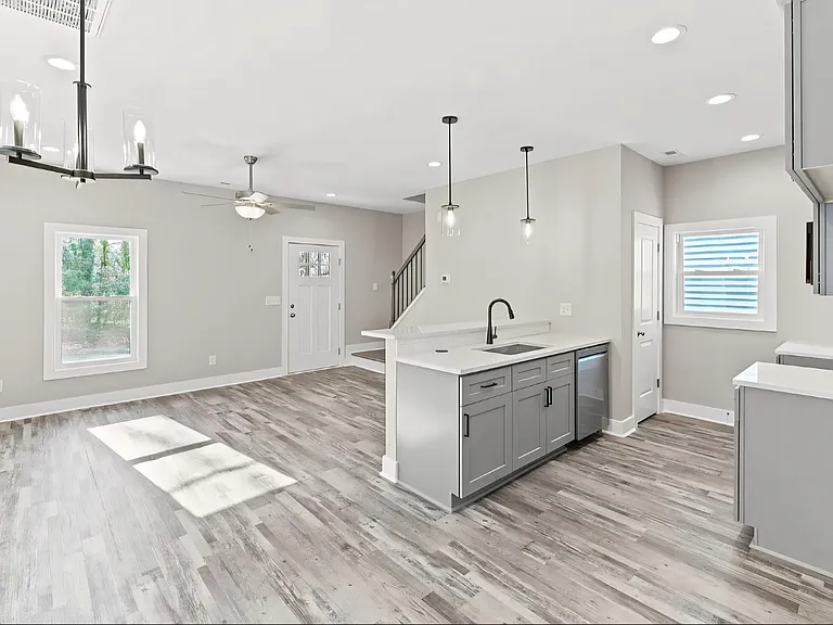 1107 Simmons St — Photo 14