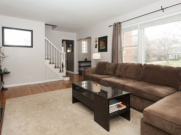 5th image of 15 E Harding Ave
