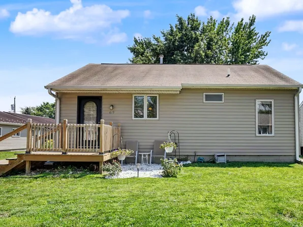 619 Middle Rd, Camanche, IA 52730