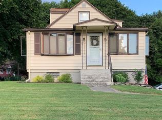 100 Fernpark Dr, Camillus, NY 13031