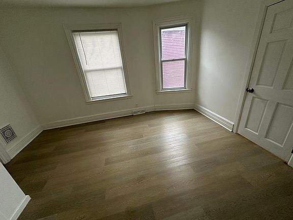 5th image of 719 Plant St APT 1