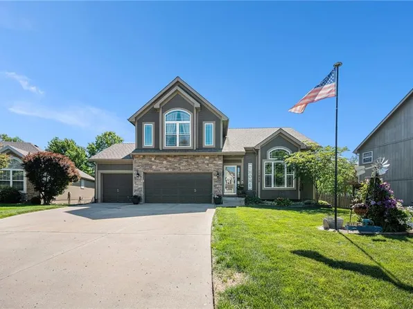 11028 N Tullis Ct, Kansas City, MO 64157