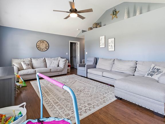 3rd image of 104 Canterbury Dr