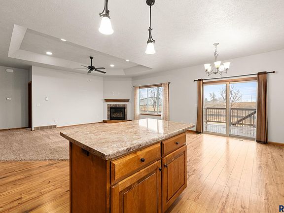 4th image of 210 S Heritage Rd