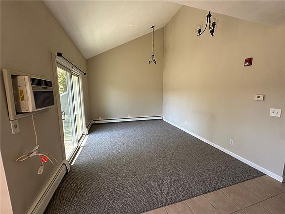 4th image of 400 New River Rd APT 111