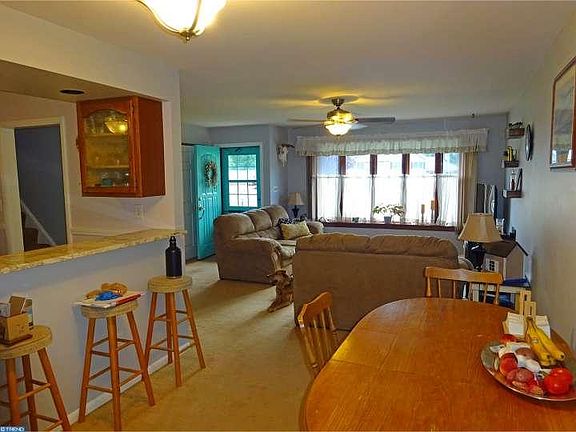 3rd image of 207 S Avon Dr
