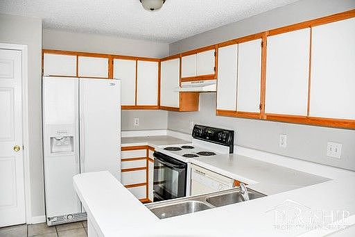 5th image of 108 E Breezewood Dr