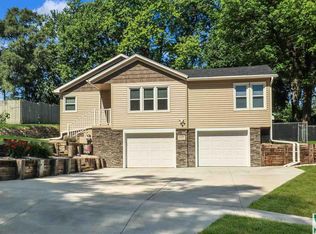 1629 S Cedar St, Sioux City, IA 51106