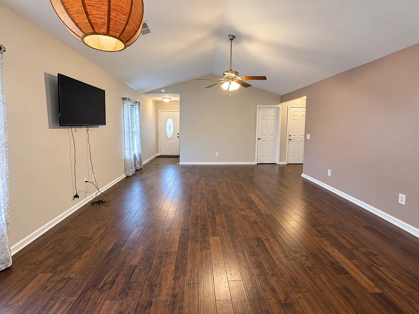 3 Bedroom, 2 Bathroom Home in Southeast Columbia Garage & Off-Street Parking! — Photo 4