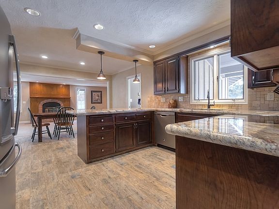 4th image of 2767 Surrey Ln