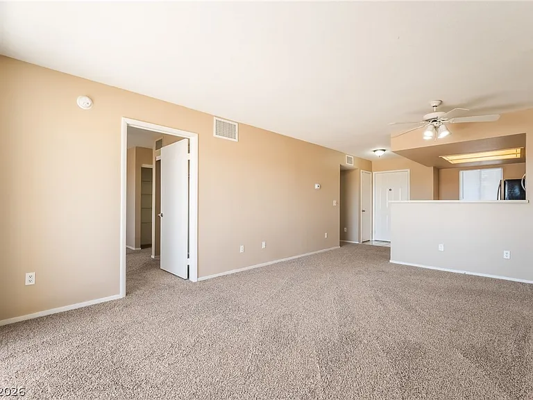8070 W Russell Rd #2024 — Photo 6