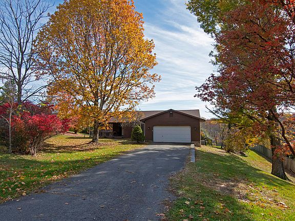 3rd image of 140 Wiley Dr