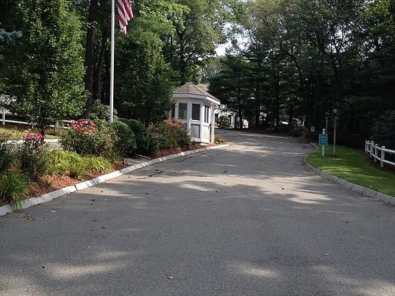 2nd image of 1103 Foxwood Cir #1102