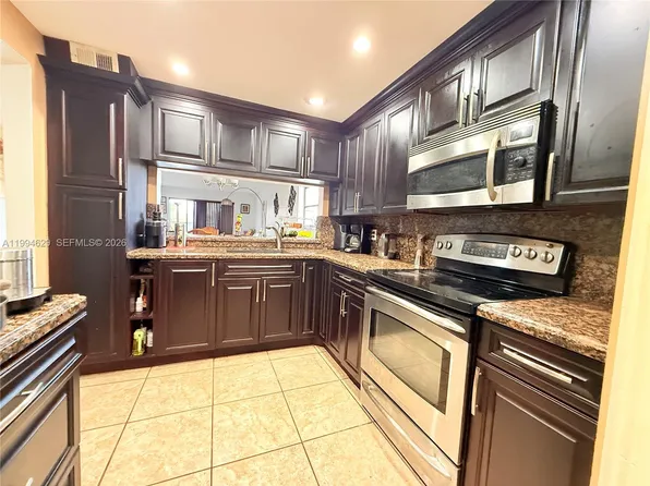 6575 W Oakland Park Blvd APT 311, Lauderhill, FL 33313