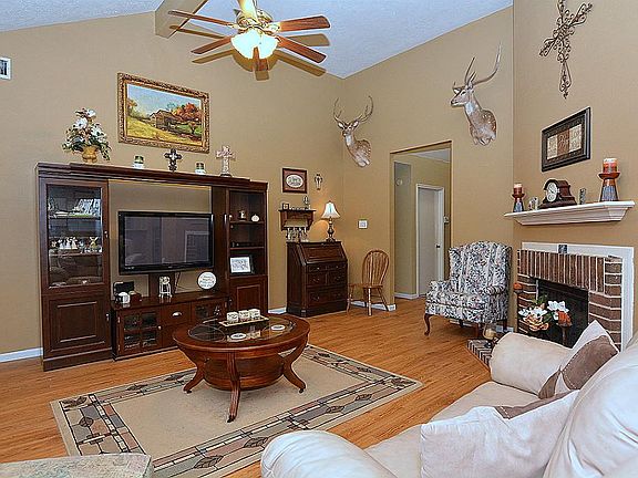 5th image of 2107 Marot Dr