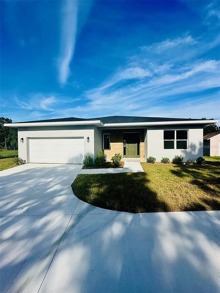 4 bed, 2.0 bath, 2600 sqft, $2,200 — Photo 1