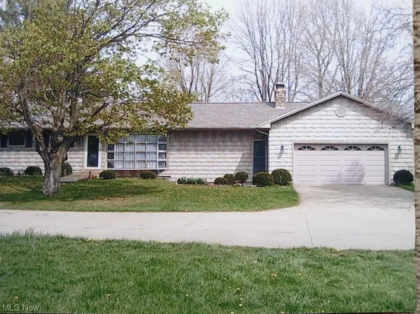 720 Bonsel St NE, Navarre, OH 44662