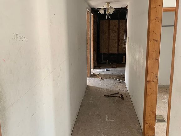 3rd image of 148 N Pine Ave