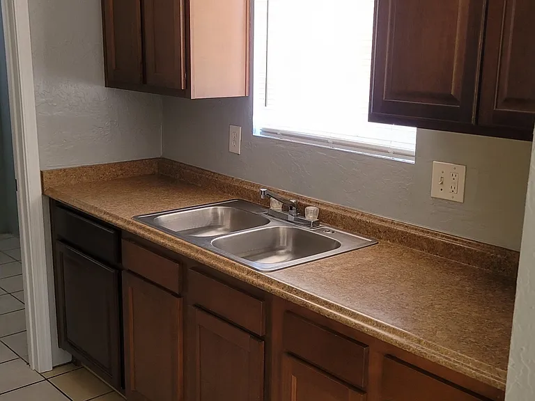 4332 N Longview Ave #3 — Photo 4