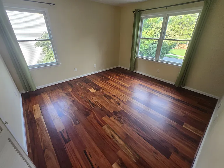 Upstairs front bedroom