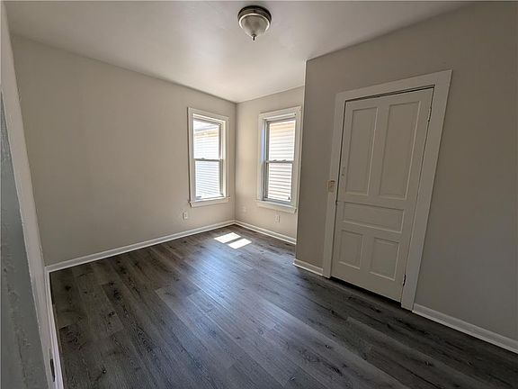 4th image of 2134 Freemansburg Ave Unit 2