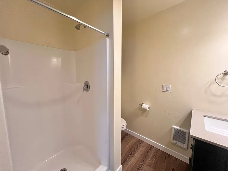 181 E Tall Fir Ct #D — Photo 9