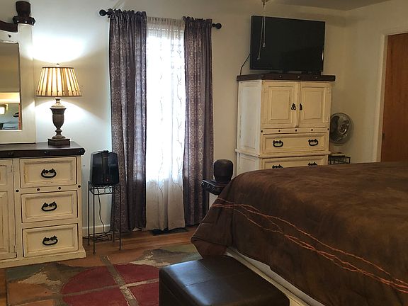2nd image of 208 W Jefferson Ave