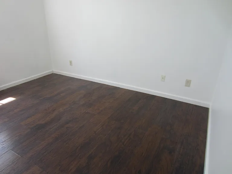 1223 E 15th St #1223 — Photo 3