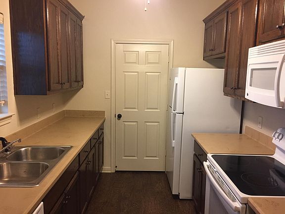 4th image of 2209 Breezy Dr