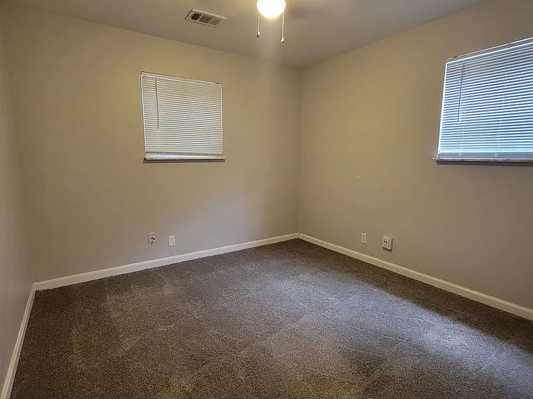 2904 Noe Ct — Photo 10