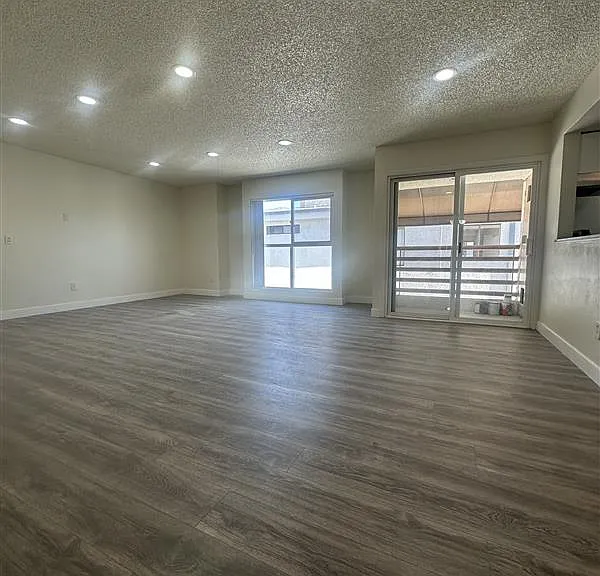 328 E Providencia Ave #202 — Photo 2