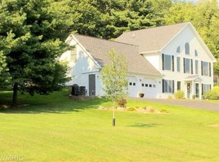 2070 Blackmer Dr, Jonesville, MI 49250