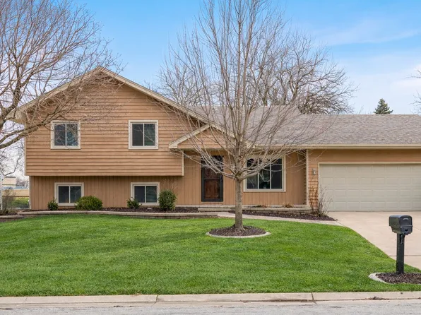 2469 Lakeside Dr, Aurora, IL 60504