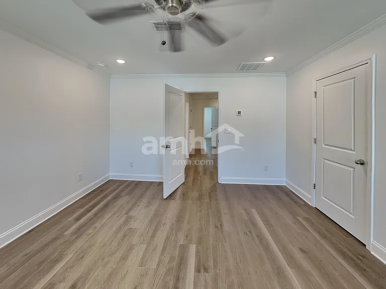 1208 Livengood Way — Photo 10