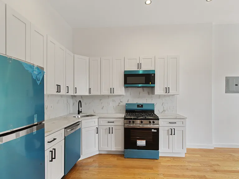 724 Marcy Ave #3 — Photo 2
