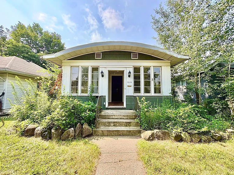 1320 Altgeld St — Photo 1