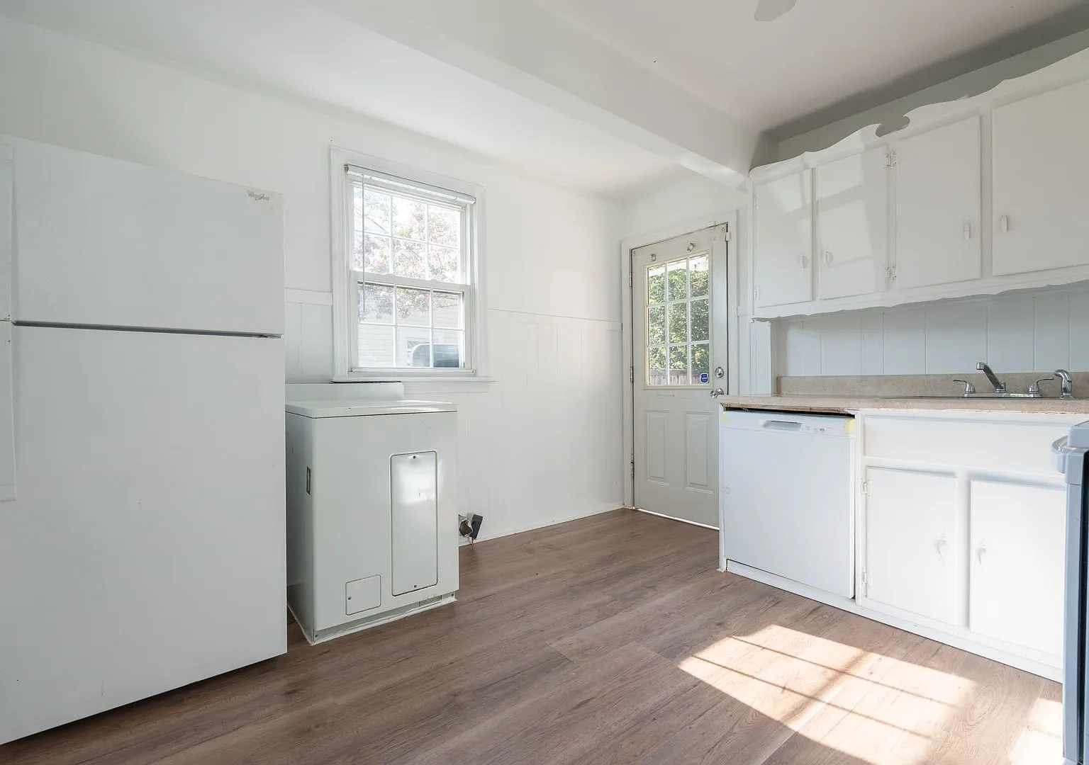 Move In Ready 4 Bedroom In The Heart Of Portsmouth! — Photo 4