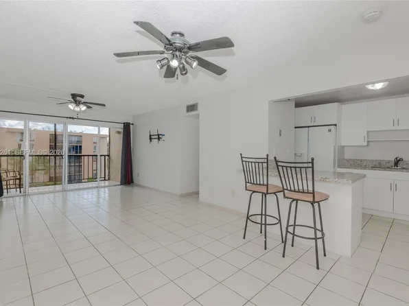9150 Fontainebleau Blvd APT 402, Miami, FL 33172