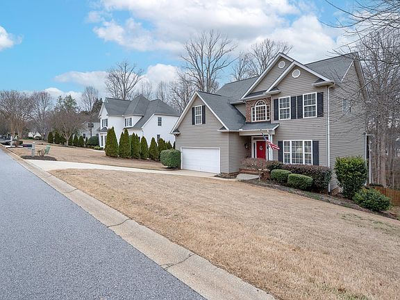 3rd image of 802 Worchester Pl
